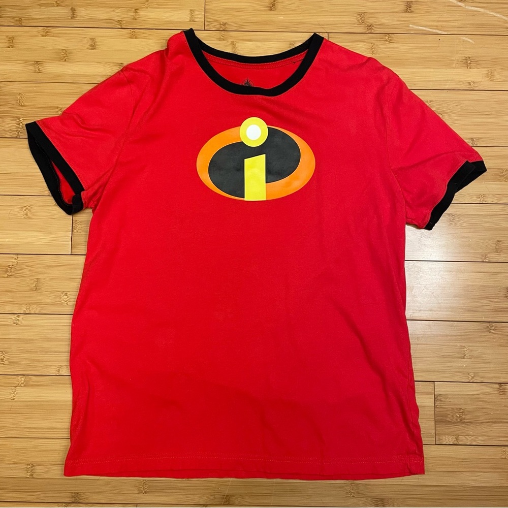 Disney’s Incredibles 2 t-shirt, size XL. Contrast banding on collar and sleeves.